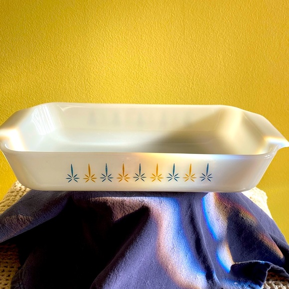Fire King by Anchor Hocking Milkglass Vintage casserole- Candle Glow Atomic Star - Picture 1 of 9
